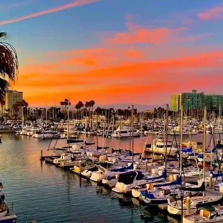 Oasis 2 Bedroom Minutes To The Marina